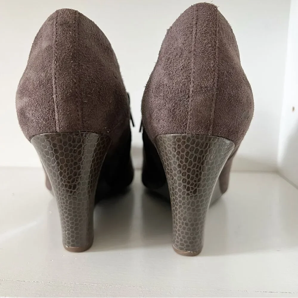 Clarks Artisan Brown Leather Suede Booties Wedge Size 9.5 Zippered Ankle